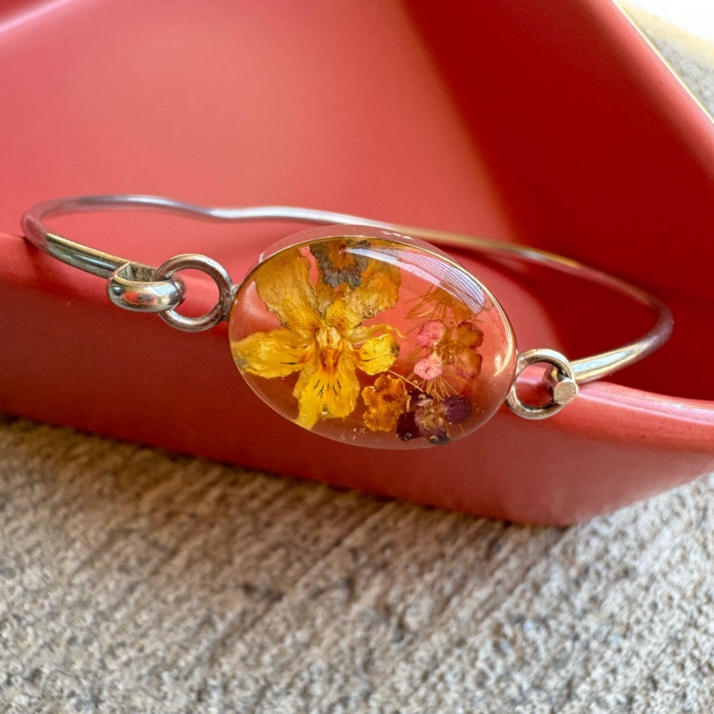 Vintage sterling silver flowers in resin bracelet